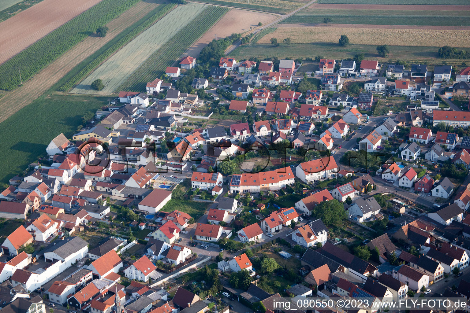 Vue aérienne de Madenburgstr à le quartier Mechtersheim in Römerberg dans le département Rhénanie-Palatinat, Allemagne