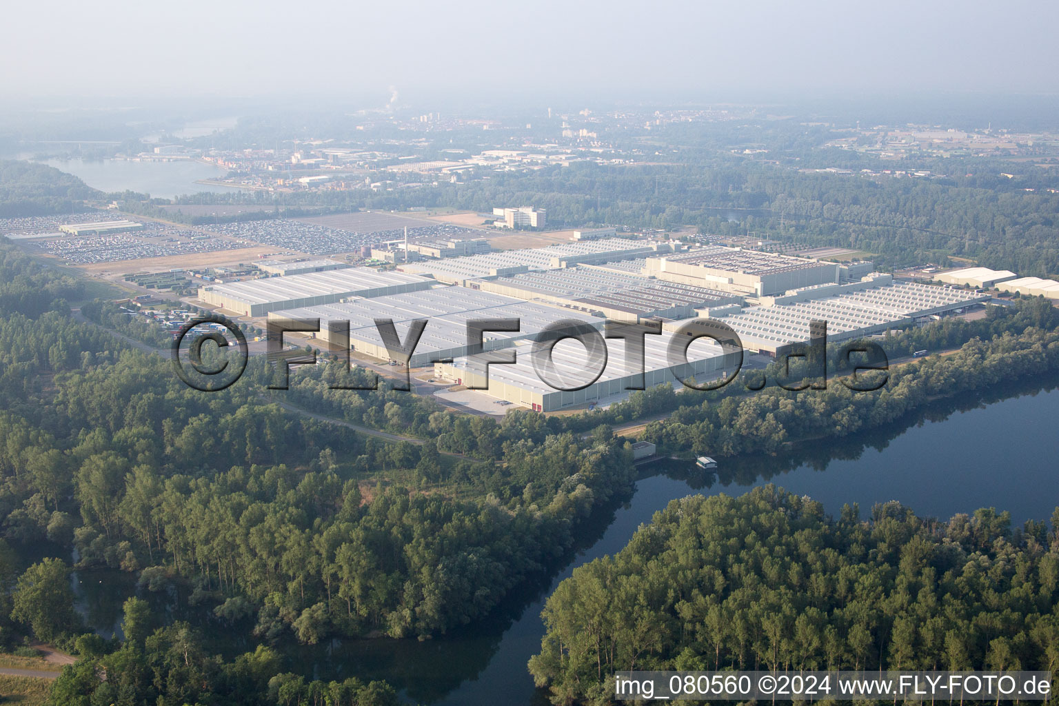 Vue aérienne de Green Island, centre logistique mondial Daimler AG à Germersheim dans le département Rhénanie-Palatinat, Allemagne