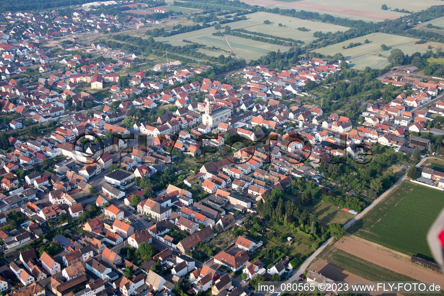 Vue oblique de Lingenfeld dans le département Rhénanie-Palatinat, Allemagne