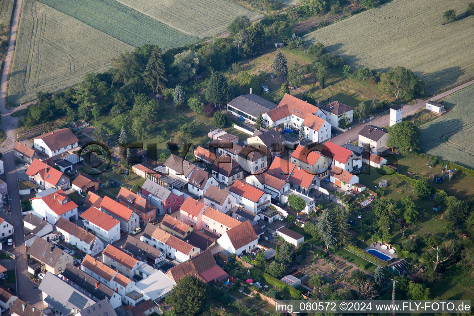 Lingenfeld dans le département Rhénanie-Palatinat, Allemagne depuis l'avion