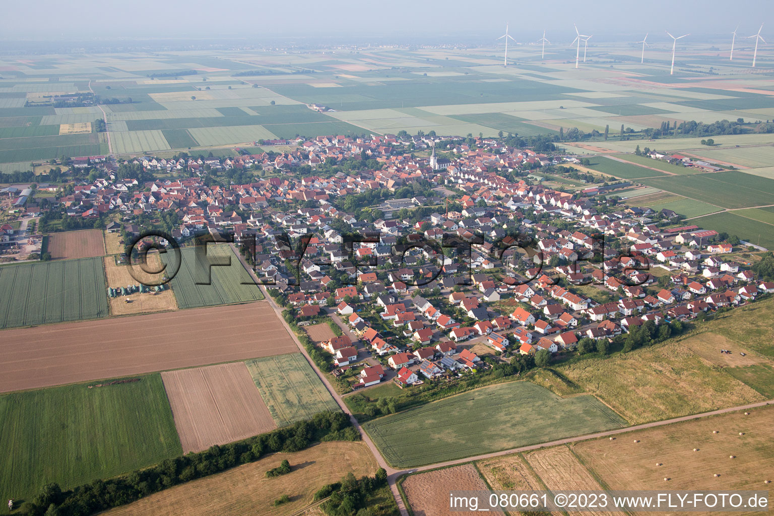 Vue aérienne de Ottersheim bei Landau dans le département Rhénanie-Palatinat, Allemagne