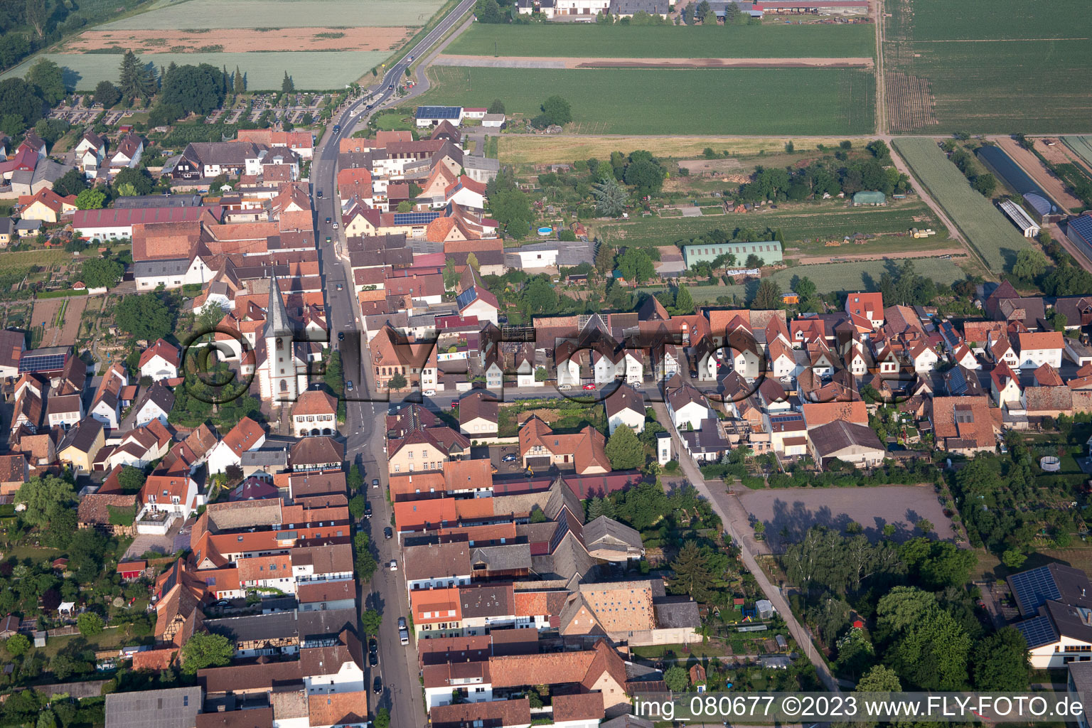 Ottersheim bei Landau dans le département Rhénanie-Palatinat, Allemagne vu d'un drone