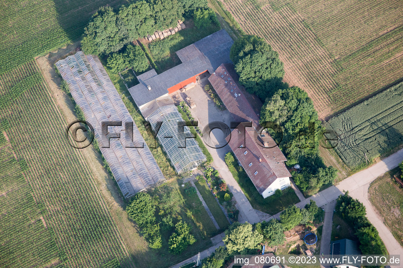 Enregistrement par drone de Ottersheim bei Landau dans le département Rhénanie-Palatinat, Allemagne
