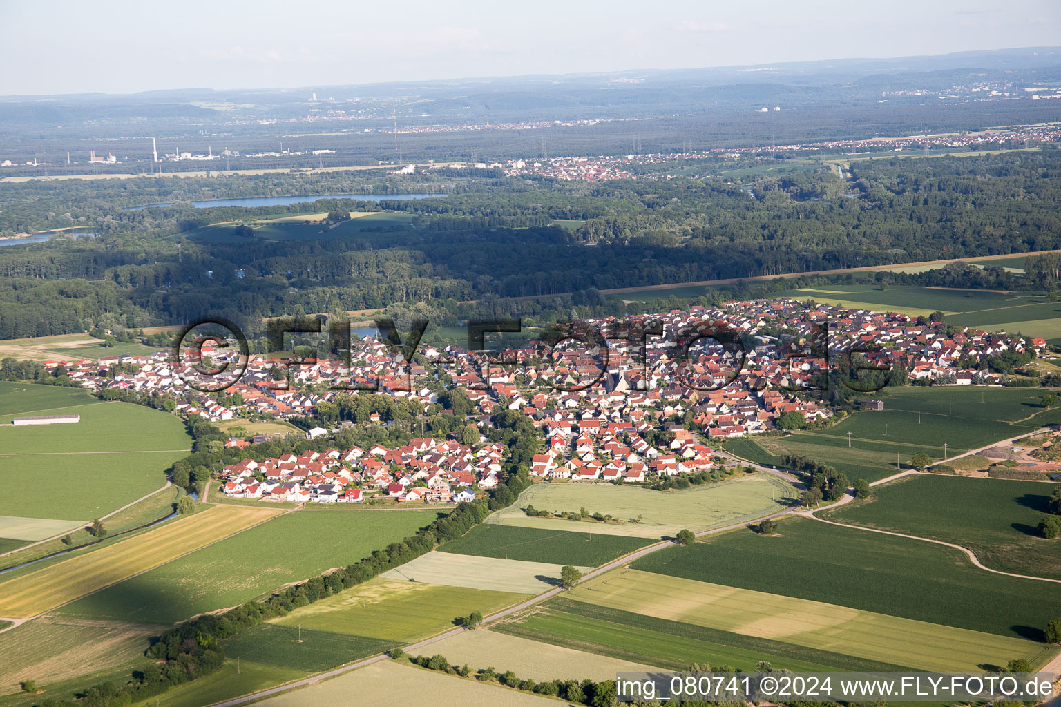 Vue aérienne de Leimersheim dans le département Rhénanie-Palatinat, Allemagne