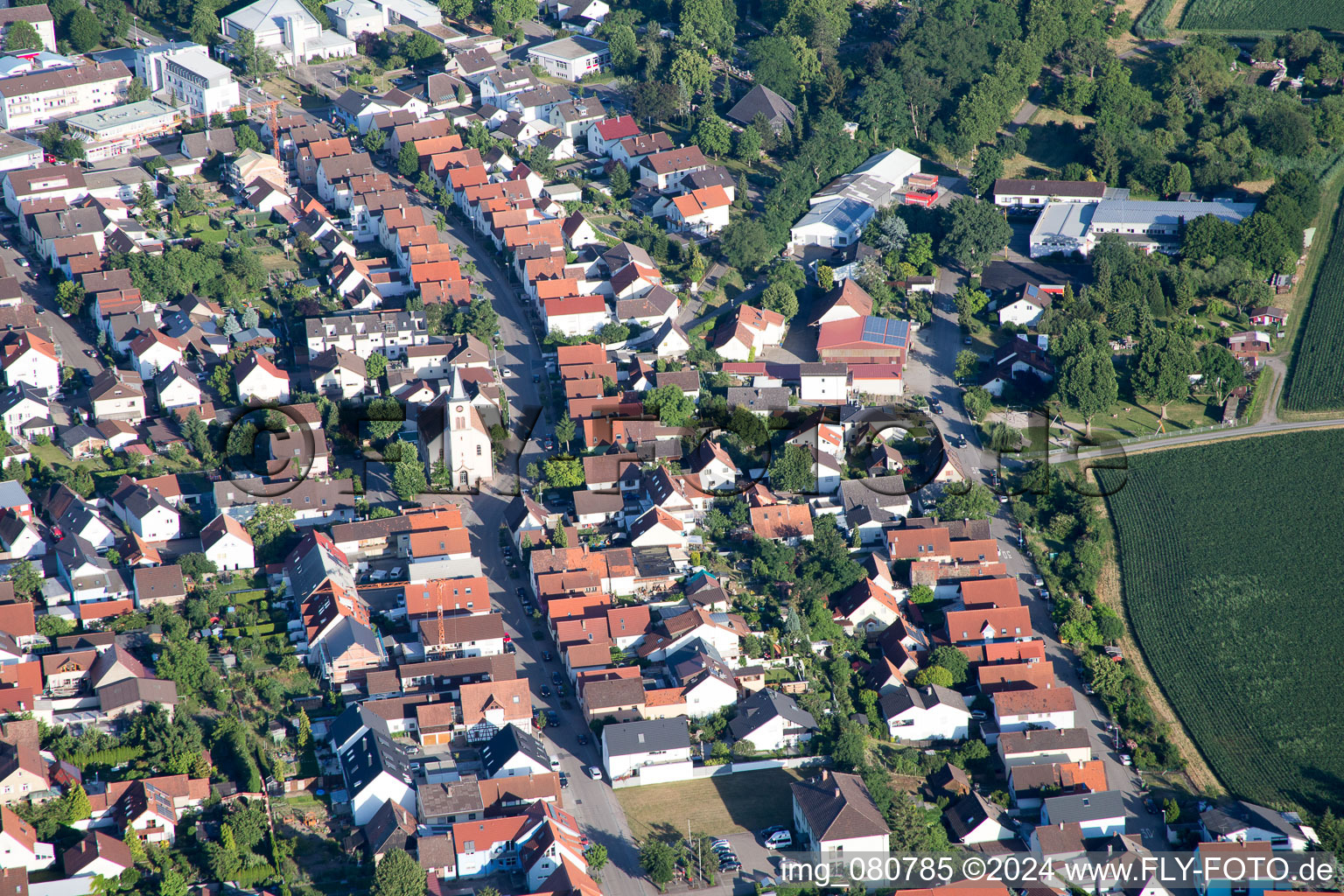 Vue aérienne de Léopoldstr à le quartier Leopoldshafen in Eggenstein-Leopoldshafen dans le département Bade-Wurtemberg, Allemagne