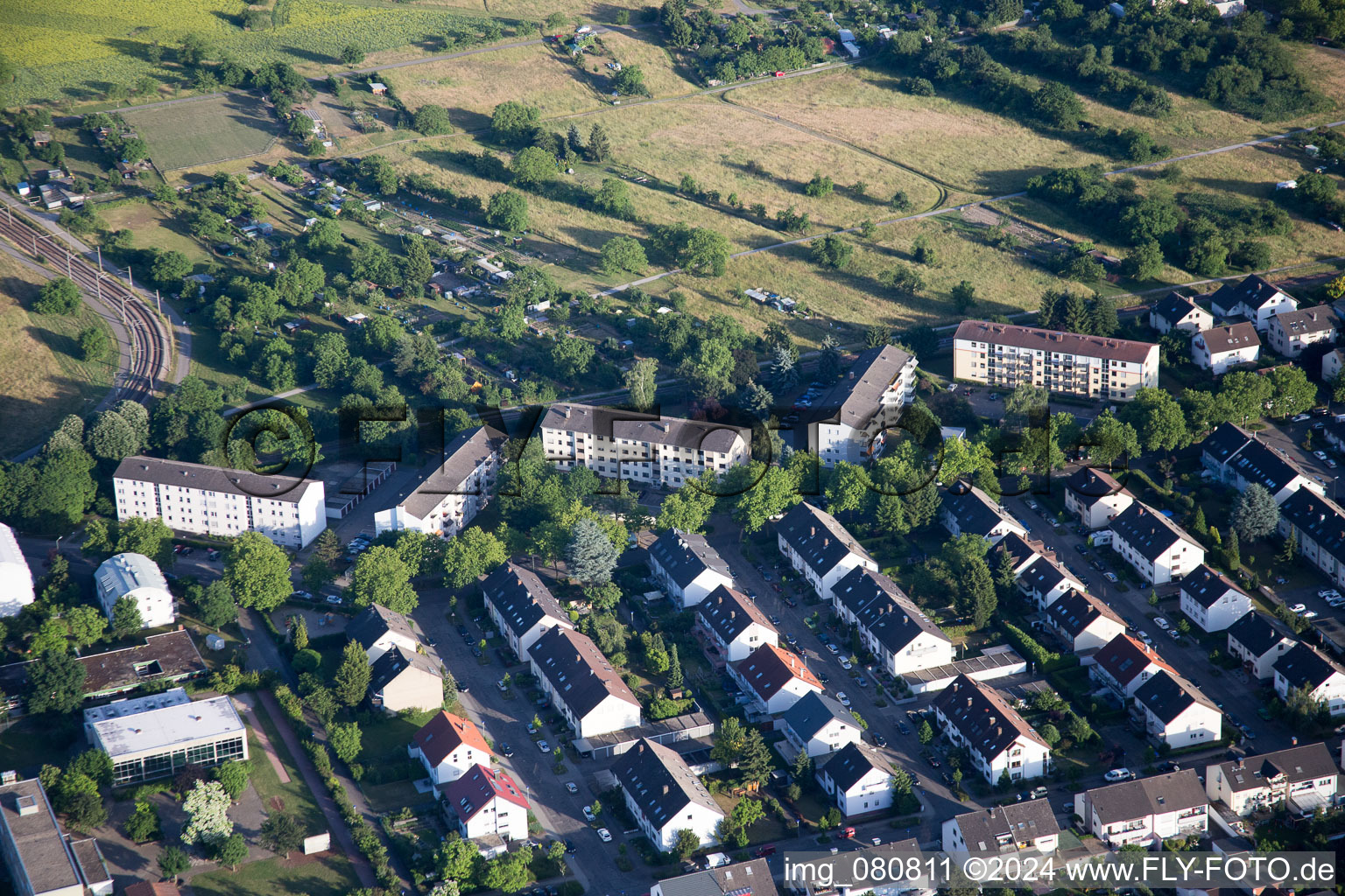 Quartier Neureut in Karlsruhe dans le département Bade-Wurtemberg, Allemagne vu d'un drone