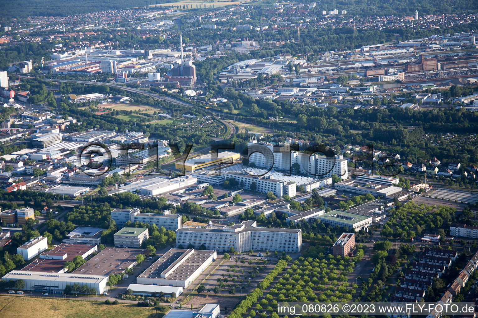 Vue aérienne de Quartier Knielingen in Karlsruhe dans le département Bade-Wurtemberg, Allemagne