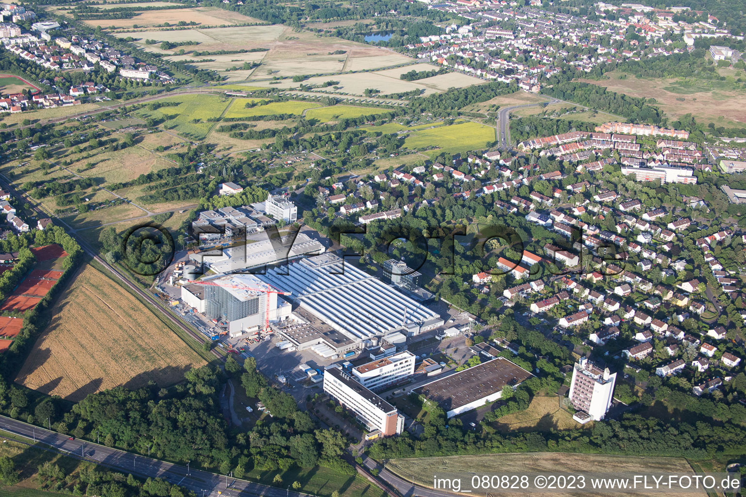 Vue aérienne de Nouveau bâtiment de L'Oréal à le quartier Neureut in Karlsruhe dans le département Bade-Wurtemberg, Allemagne