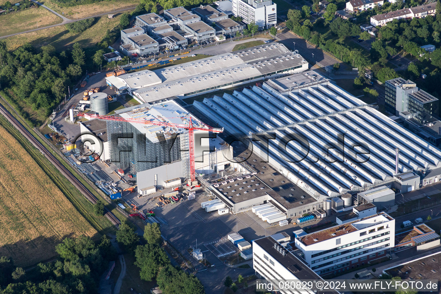 Photographie aérienne de Nouveau bâtiment de L'Oréal à le quartier Neureut in Karlsruhe dans le département Bade-Wurtemberg, Allemagne