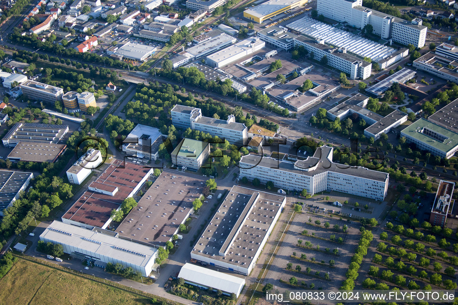 Vue aérienne de Quartier Knielingen in Karlsruhe dans le département Bade-Wurtemberg, Allemagne