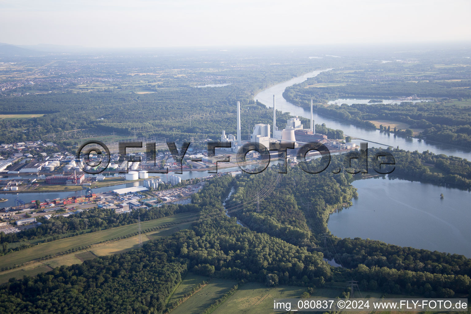 Vue aérienne de KA Rheinhafen à le quartier Rheinhafen in Karlsruhe dans le département Bade-Wurtemberg, Allemagne