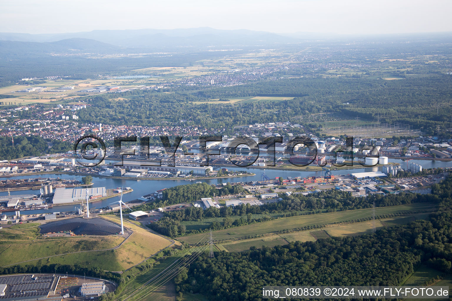 Vue oblique de KA Rheinhafen à le quartier Rheinhafen in Karlsruhe dans le département Bade-Wurtemberg, Allemagne