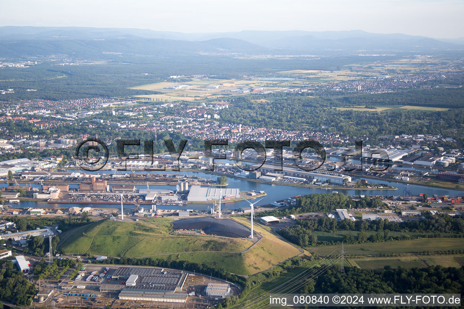 KA Rheinhafen à le quartier Rheinhafen in Karlsruhe dans le département Bade-Wurtemberg, Allemagne d'en haut