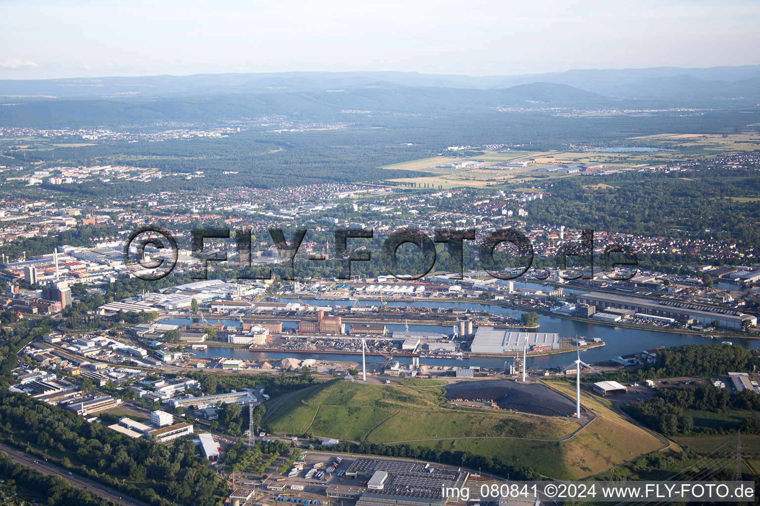 KA Rheinhafen à le quartier Rheinhafen in Karlsruhe dans le département Bade-Wurtemberg, Allemagne hors des airs