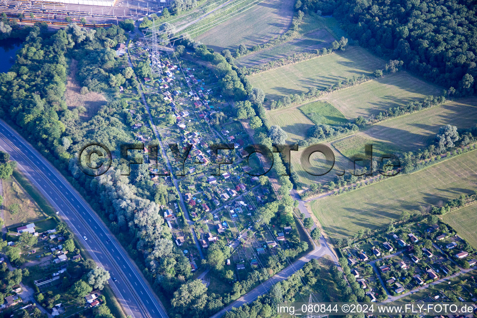 Quartier Knielingen in Karlsruhe dans le département Bade-Wurtemberg, Allemagne d'en haut