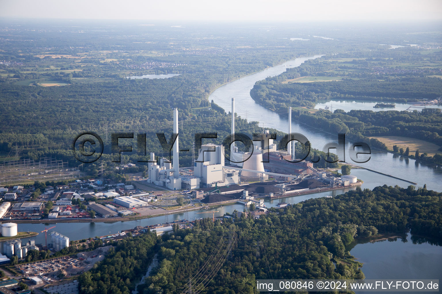 KA Rheinhafen à le quartier Rheinhafen in Karlsruhe dans le département Bade-Wurtemberg, Allemagne vue d'en haut