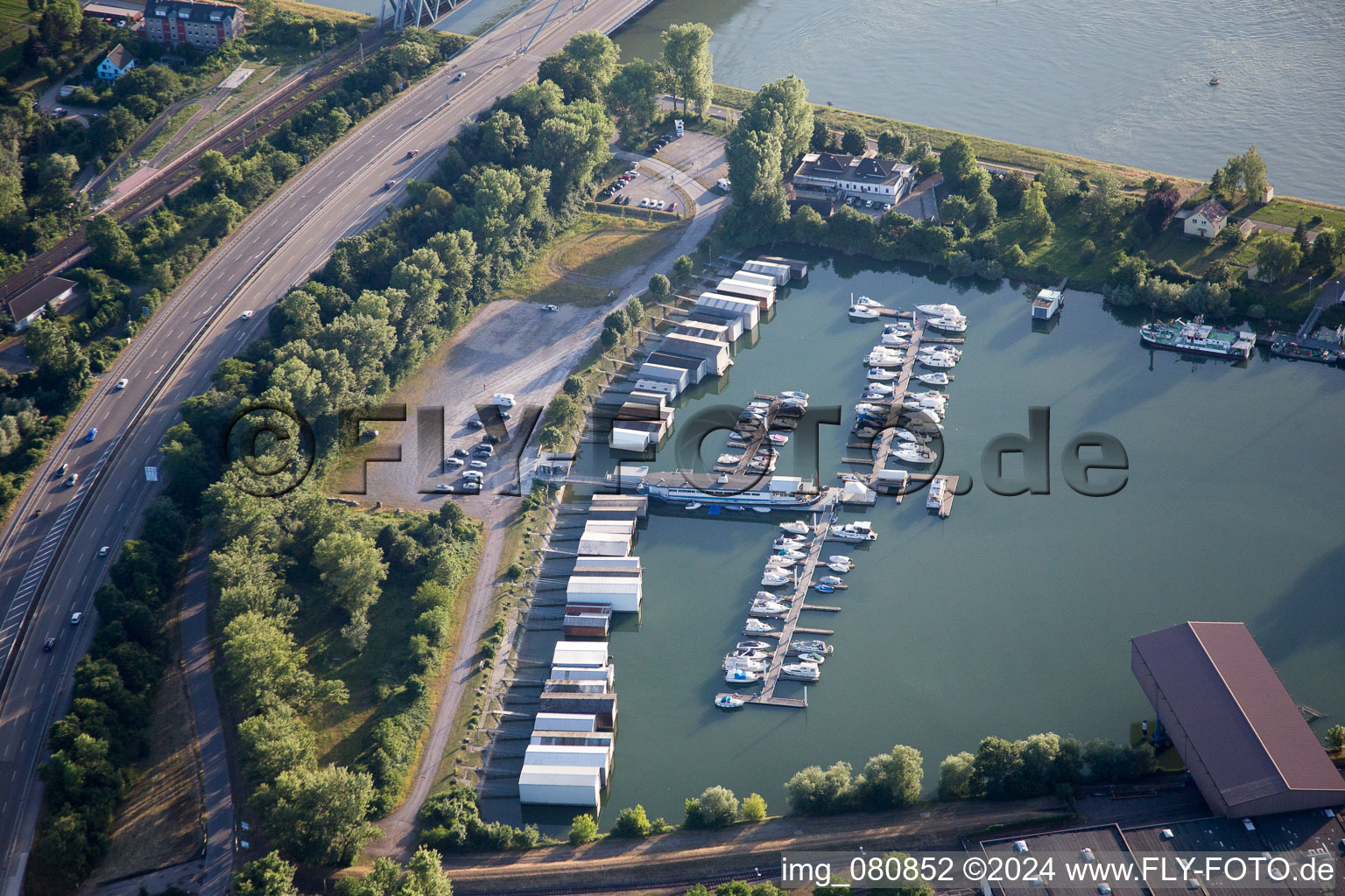 Vue aérienne de Club nautique Karlsruhe eV à le quartier Knielingen in Karlsruhe dans le département Bade-Wurtemberg, Allemagne