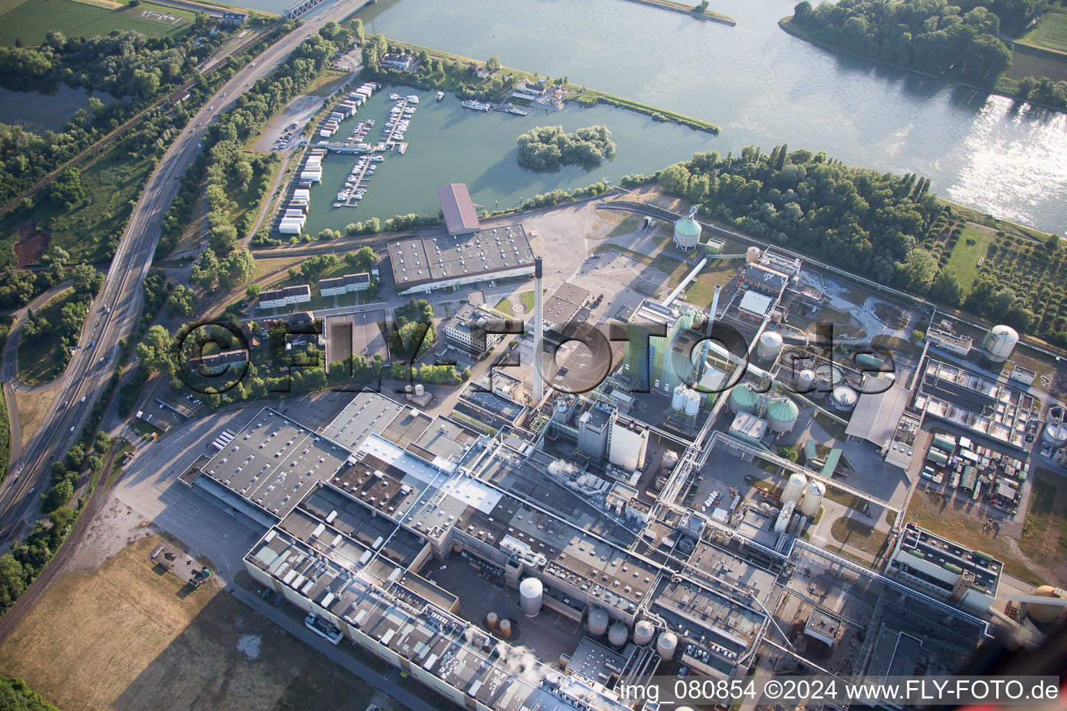 Vue aérienne de Marina sur le Rhin à le quartier Knielingen in Karlsruhe dans le département Bade-Wurtemberg, Allemagne