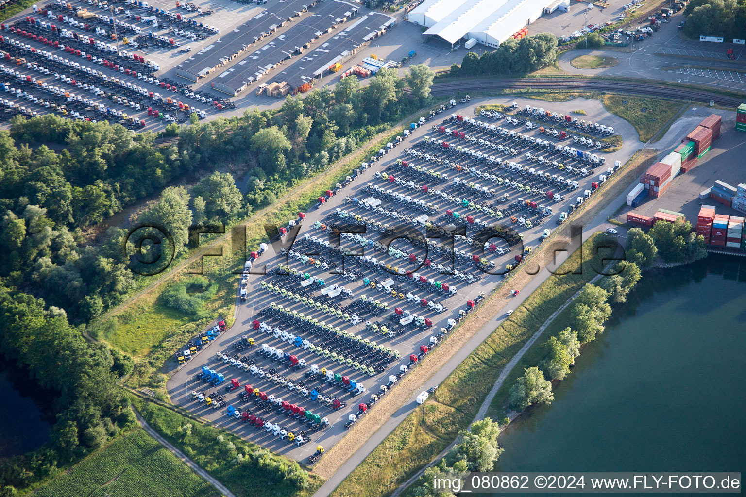 Vue oblique de Daimler à le quartier Maximiliansau in Wörth am Rhein dans le département Rhénanie-Palatinat, Allemagne