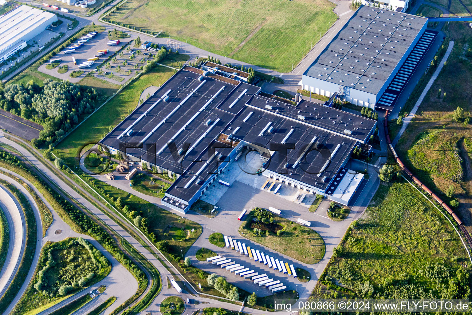 Vue aérienne de Sites de l'usine Europack GmbH dans la zone industrielle de Wörth-Oberwald à Wörth am Rhein dans le département Rhénanie-Palatinat, Allemagne