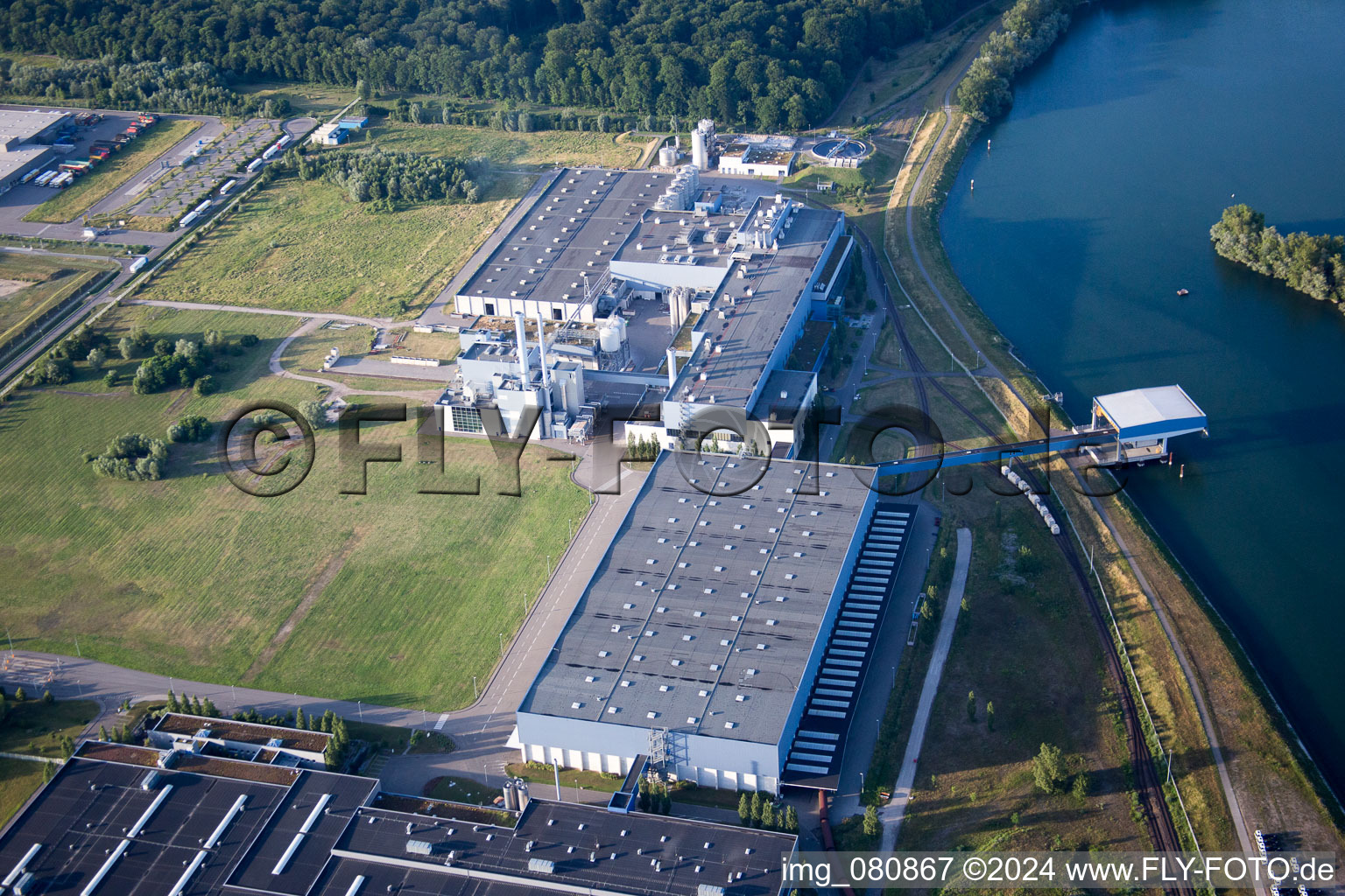 Vue aérienne de Zone industrielle d'Oberwald à Wörth am Rhein dans le département Rhénanie-Palatinat, Allemagne