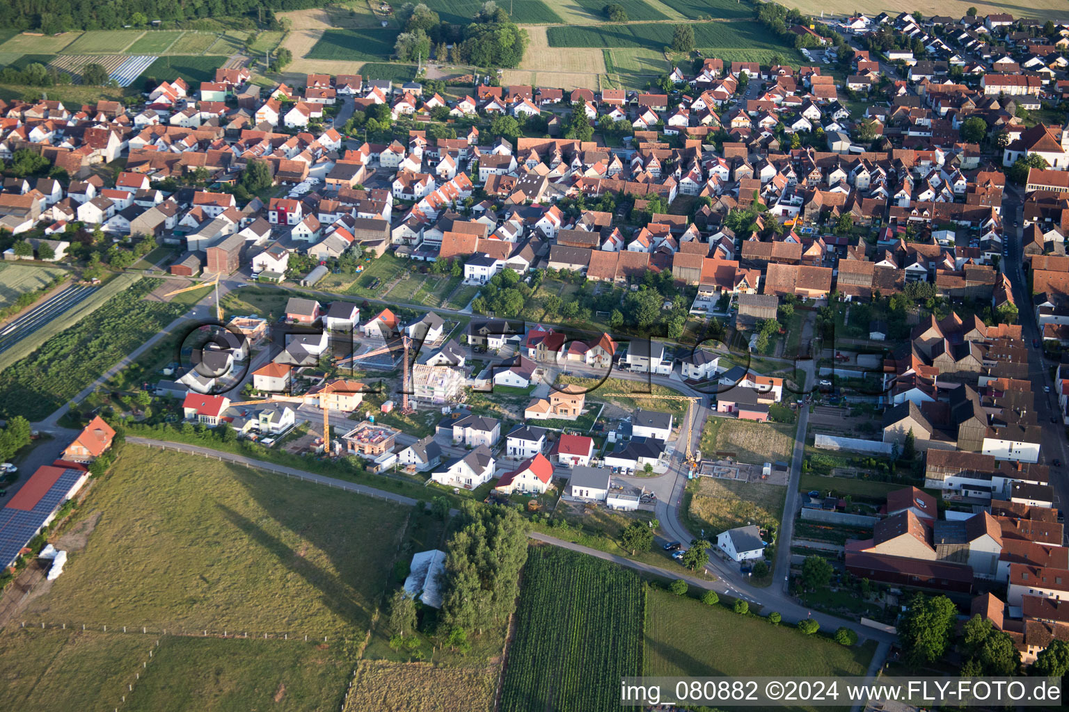 Hatzenbühl dans le département Rhénanie-Palatinat, Allemagne du point de vue du drone