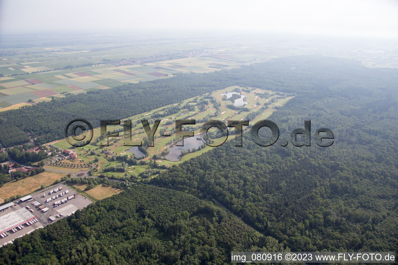 Vue aérienne de Terrain de golf à Essingen dans le département Rhénanie-Palatinat, Allemagne