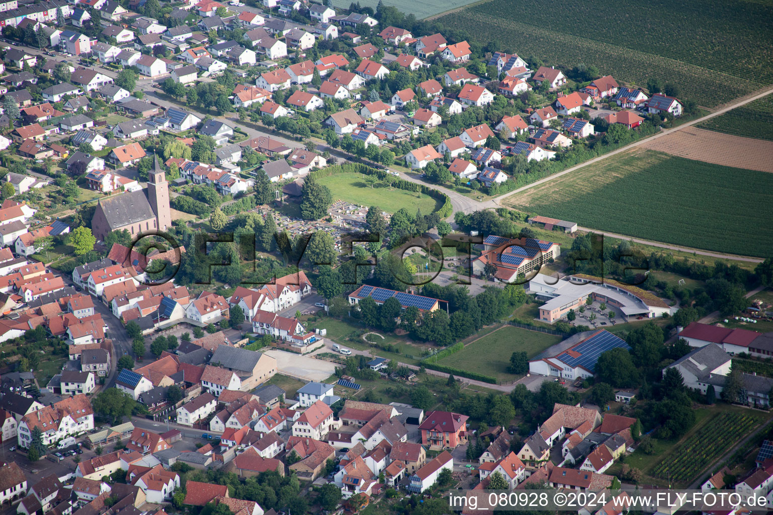 Vue aérienne de Essingen dans le département Rhénanie-Palatinat, Allemagne