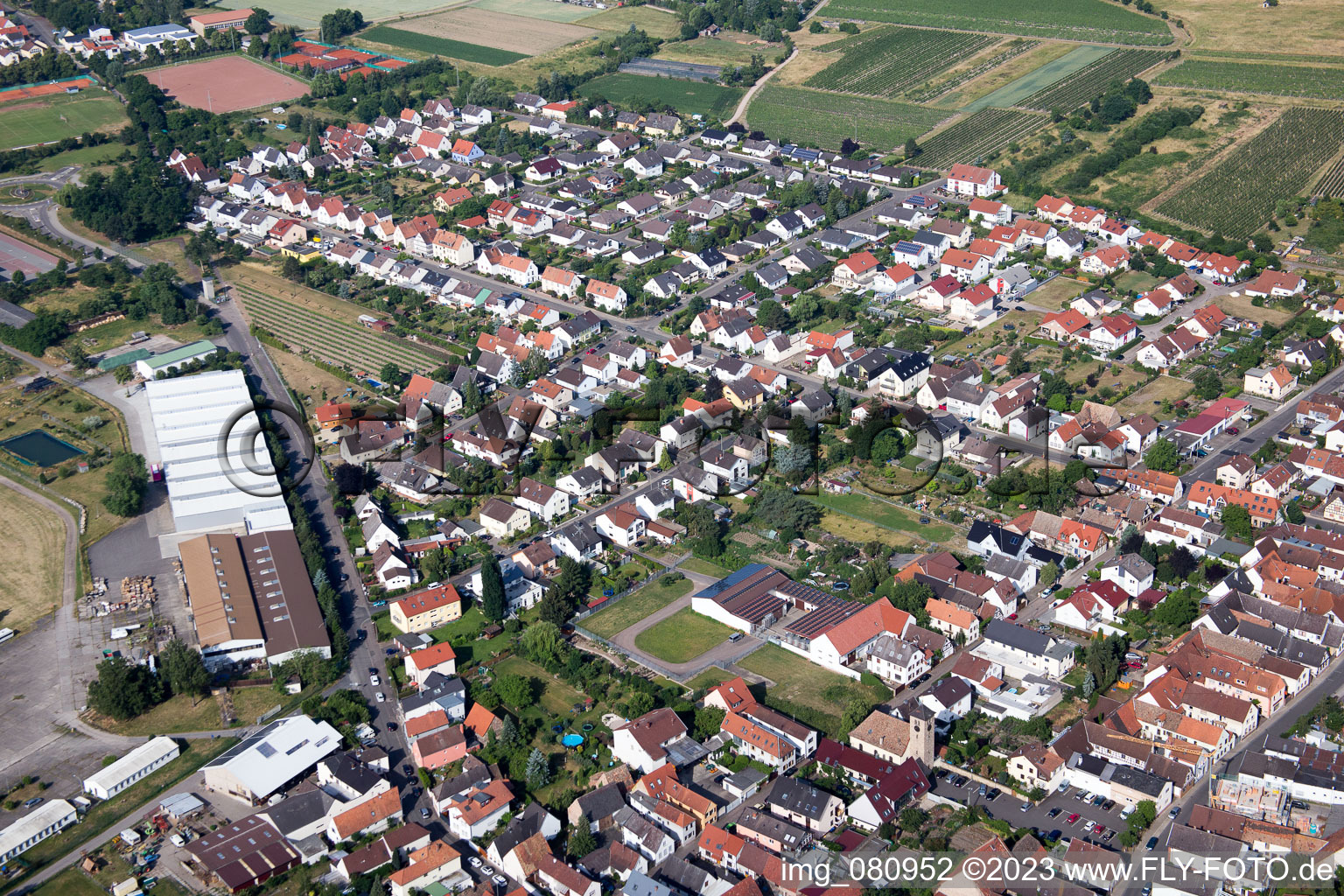 Vue aérienne de Rue de l'aérodrome à le quartier Speyerdorf in Neustadt an der Weinstraße dans le département Rhénanie-Palatinat, Allemagne