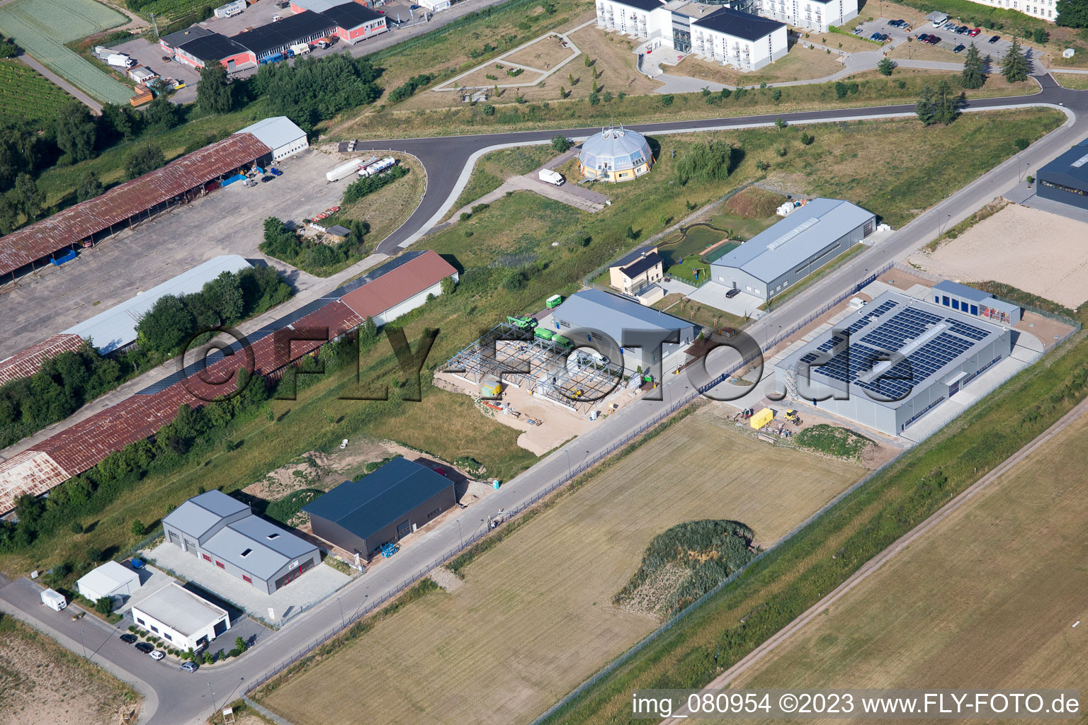 Vue aérienne de Technologie automobile Atec à le quartier Speyerdorf in Neustadt an der Weinstraße dans le département Rhénanie-Palatinat, Allemagne