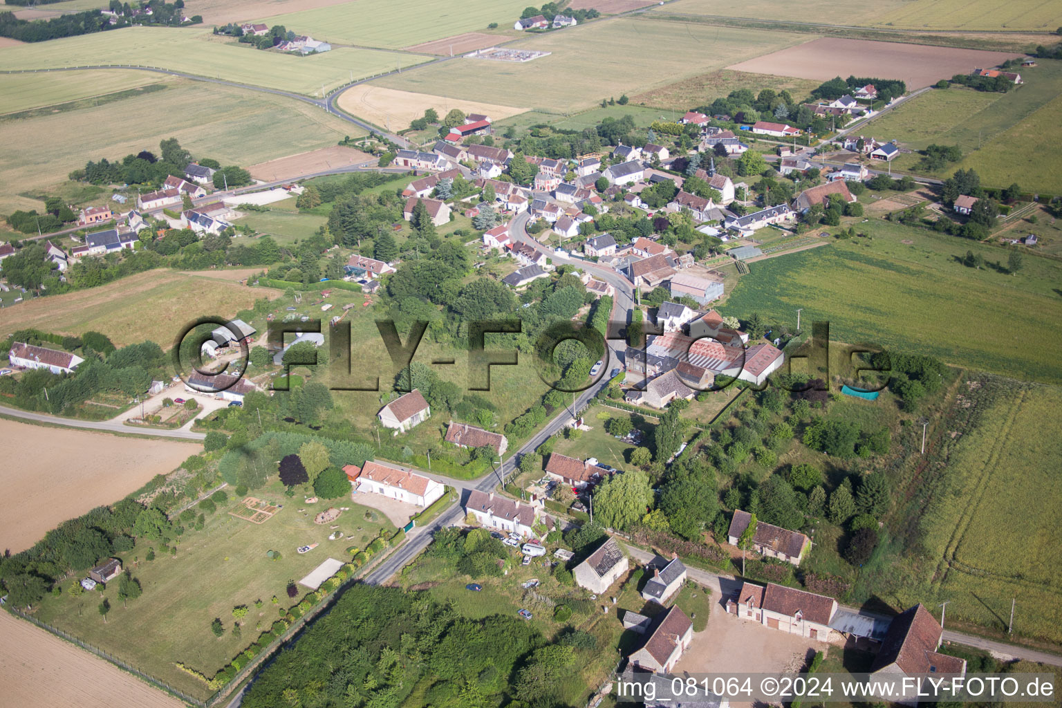 Vue aérienne de Pray dans le département Loir et Cher, France