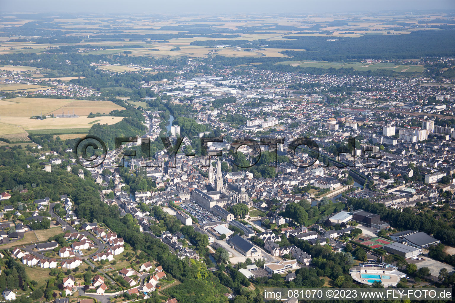 Photographie aérienne de Vendôme dans le département Loir et Cher, France