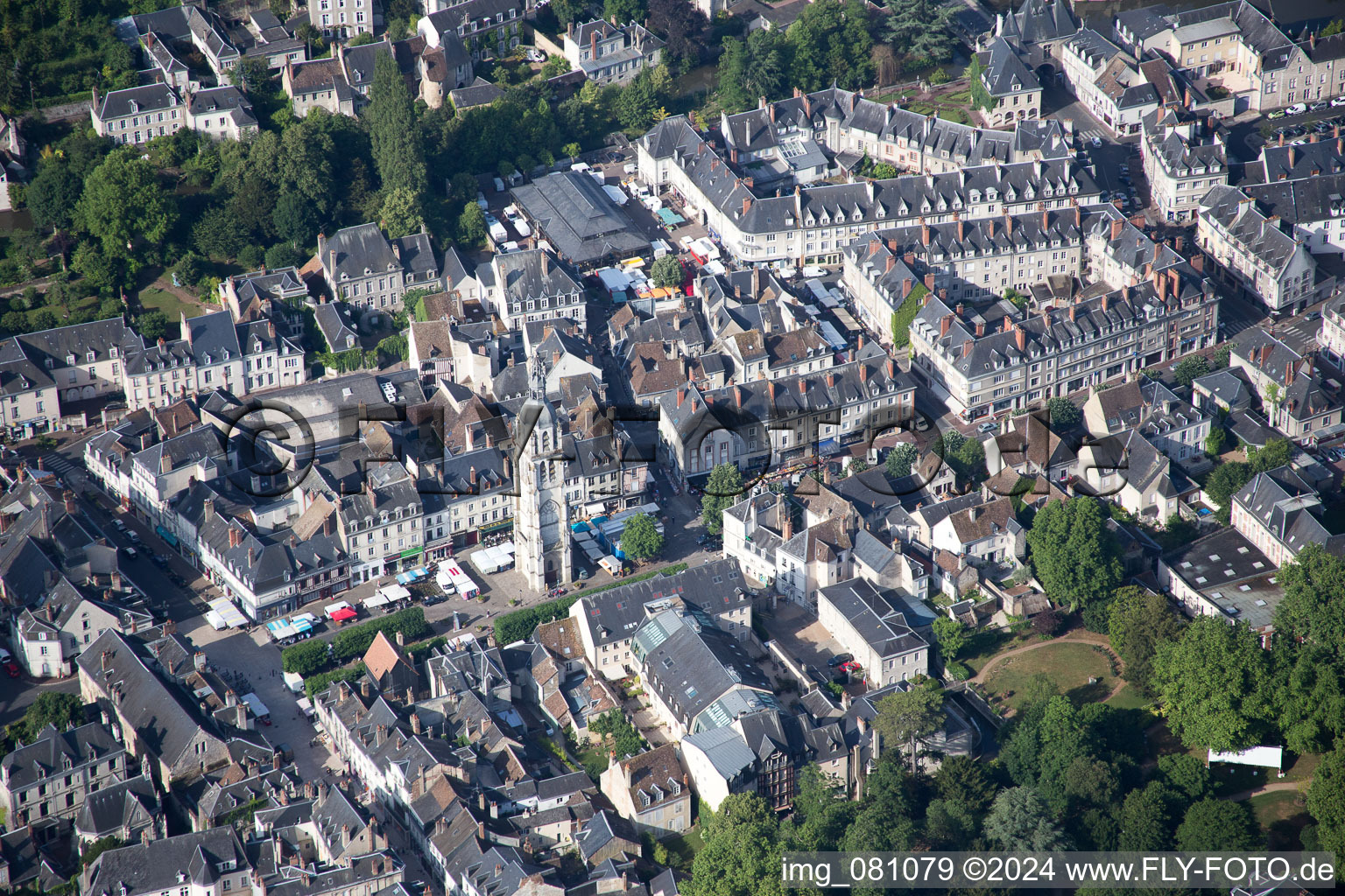 Vue d'oiseau de Vendôme dans le département Loir et Cher, France