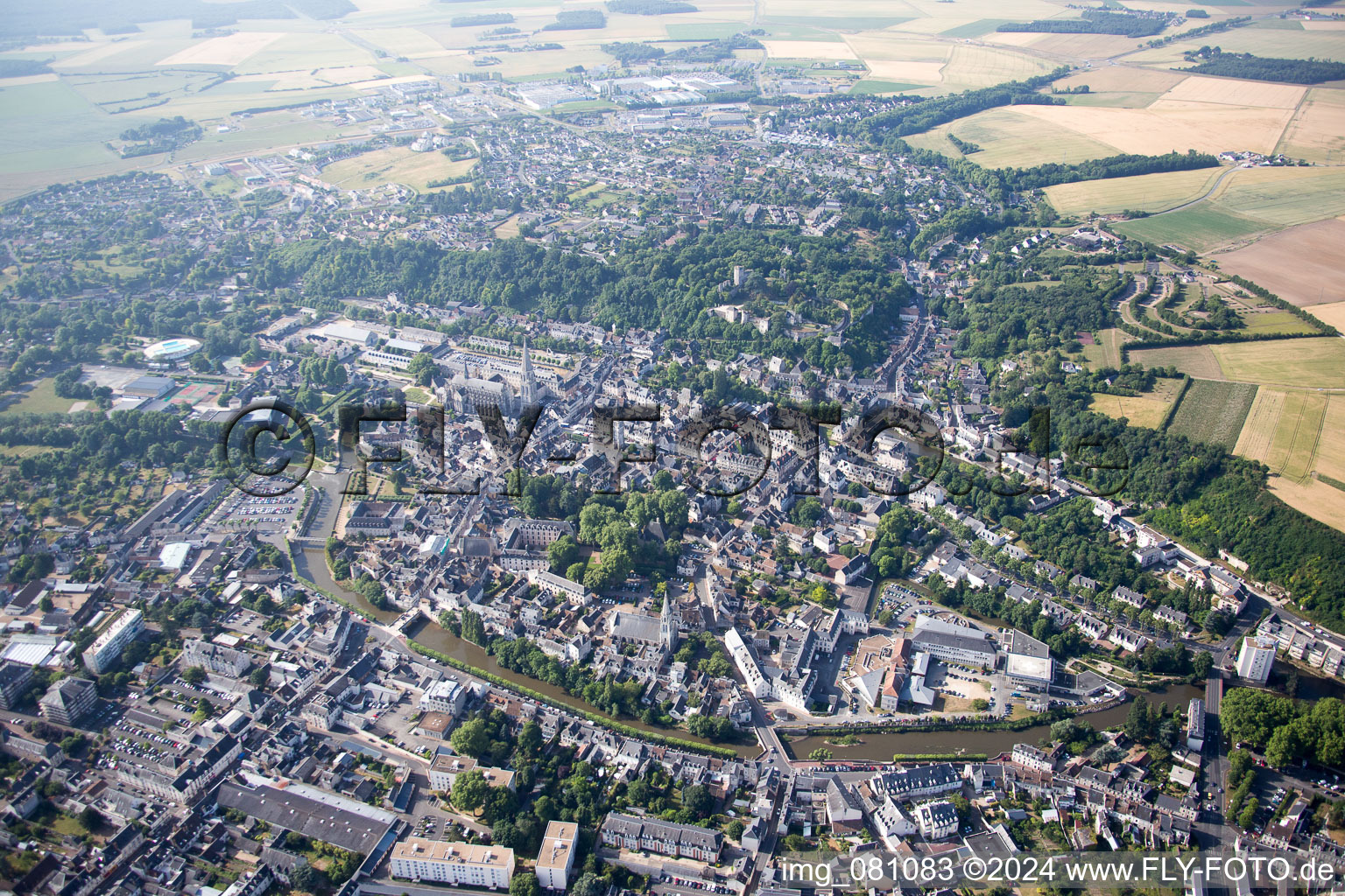 Image drone de Vendôme dans le département Loir et Cher, France