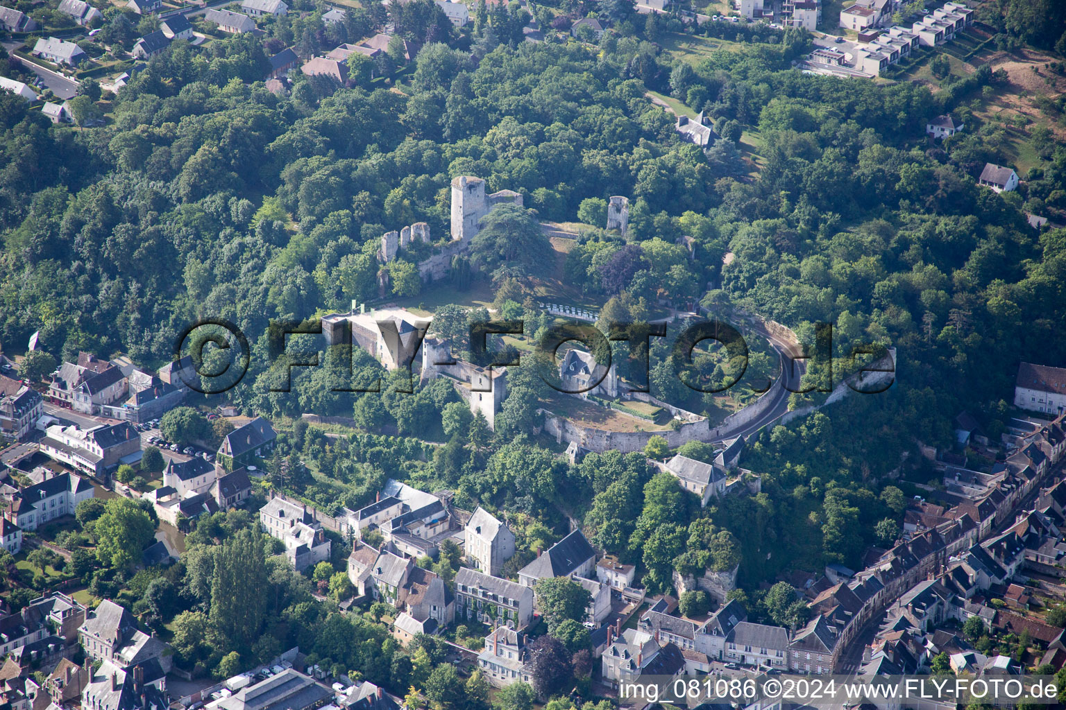 Vendôme dans le département Loir et Cher, France du point de vue du drone