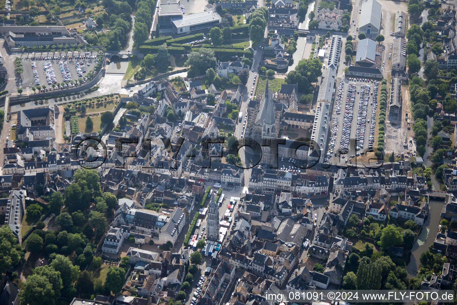 Photographie aérienne de Vendôme dans le département Loir et Cher, France