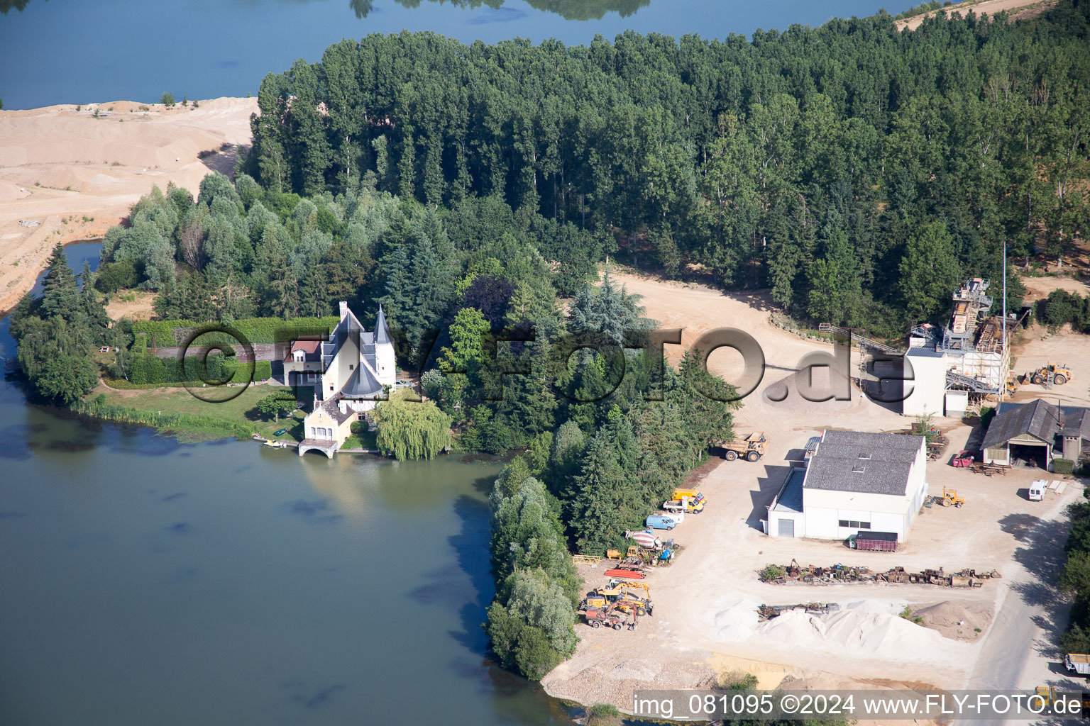 Vue aérienne de Vendôme à Naveil dans le département Loir et Cher, France