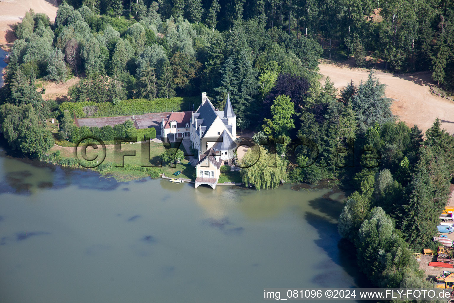 Vue aérienne de Vendôme à Naveil dans le département Loir et Cher, France