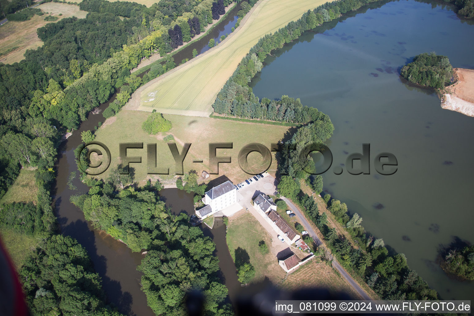 Vue oblique de Vendôme à Naveil dans le département Loir et Cher, France