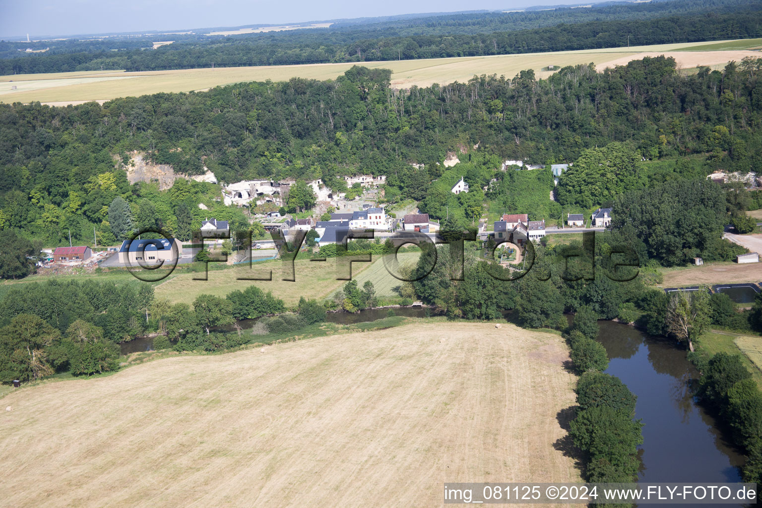 Vue aérienne de Les Roches-l'Évêque dans le département Loir et Cher, France