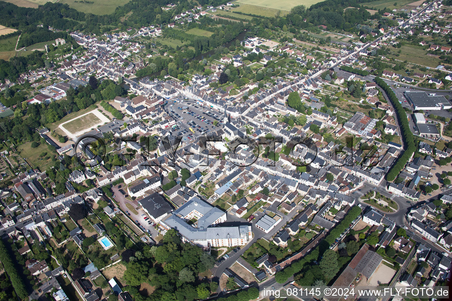 Montoire-sur-le-Loir dans le département Loir et Cher, France vue d'en haut