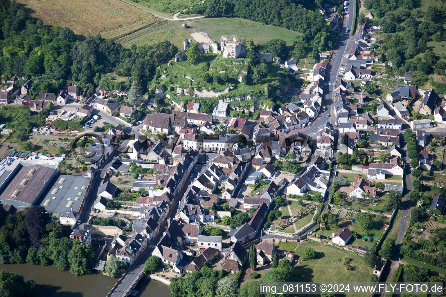 Montoire-sur-le-Loir dans le département Loir et Cher, France vue du ciel