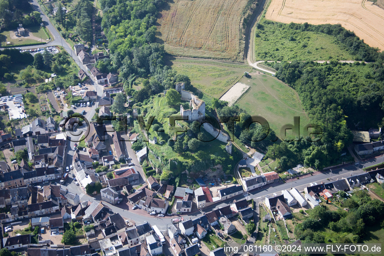 Montoire-sur-le-Loir dans le département Loir et Cher, France vu d'un drone