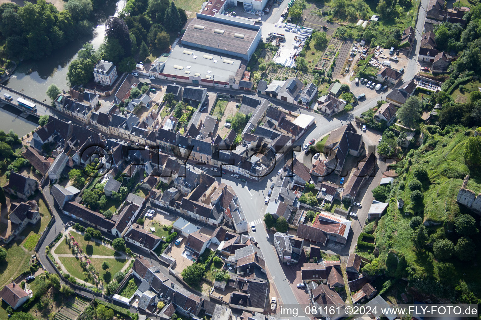 Vue aérienne de Montoire-sur-le-Loir dans le département Loir et Cher, France