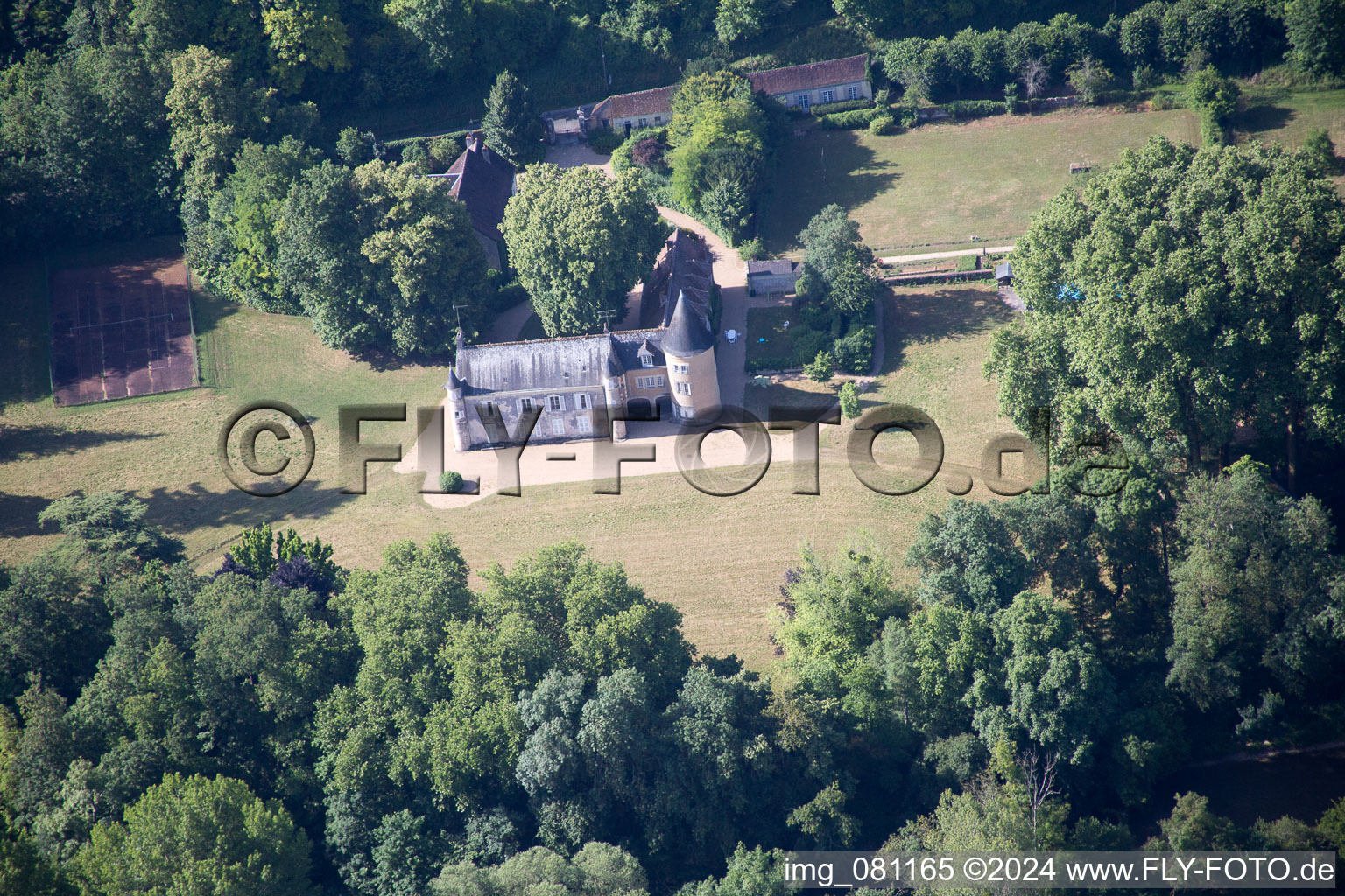 Vue aérienne de Lavardin dans le département Loir et Cher, France