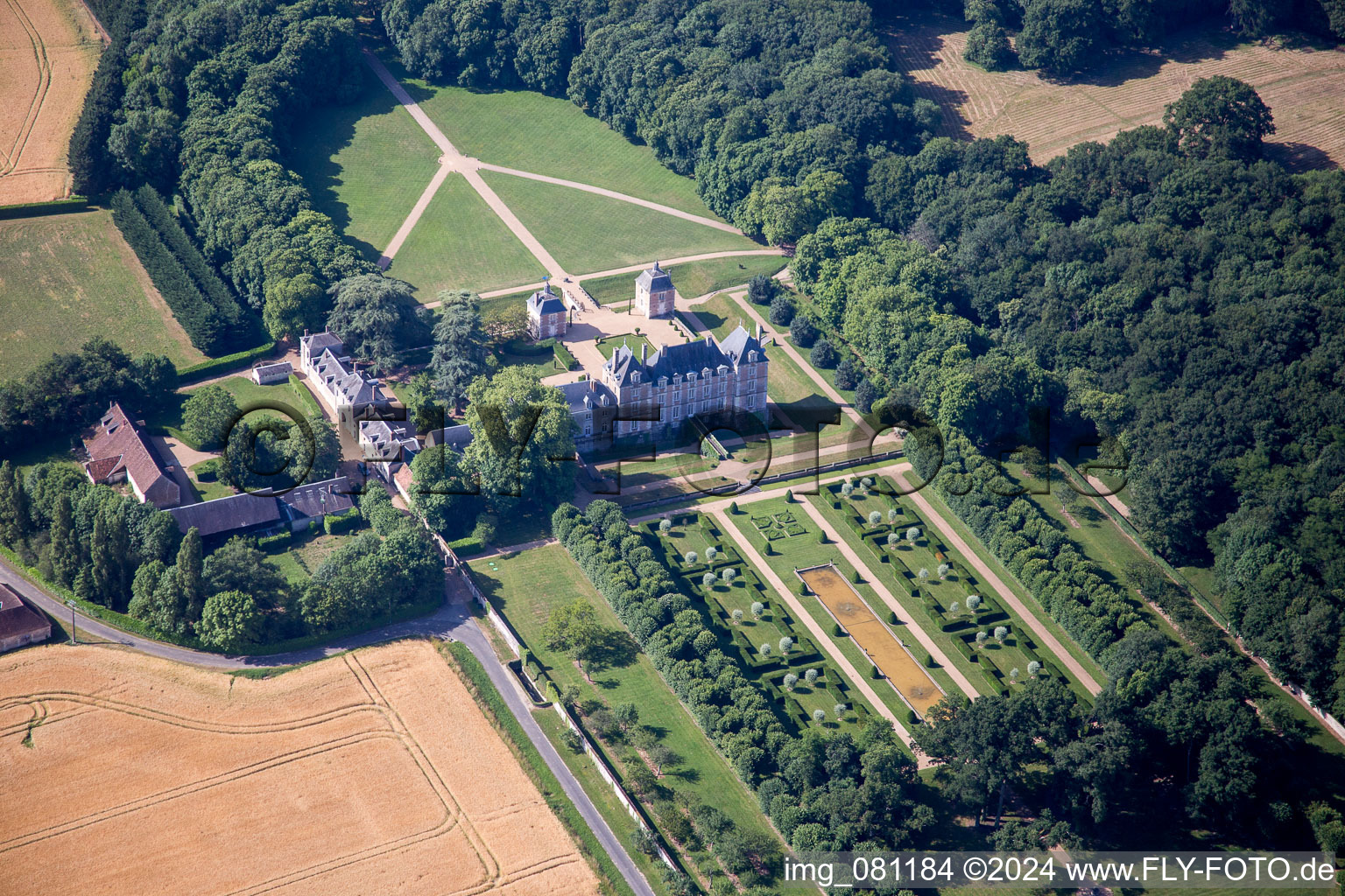 Vue oblique de Château du Plessis-Fortia sci à Huisseau-en-Beauce dans le département Loir et Cher, France