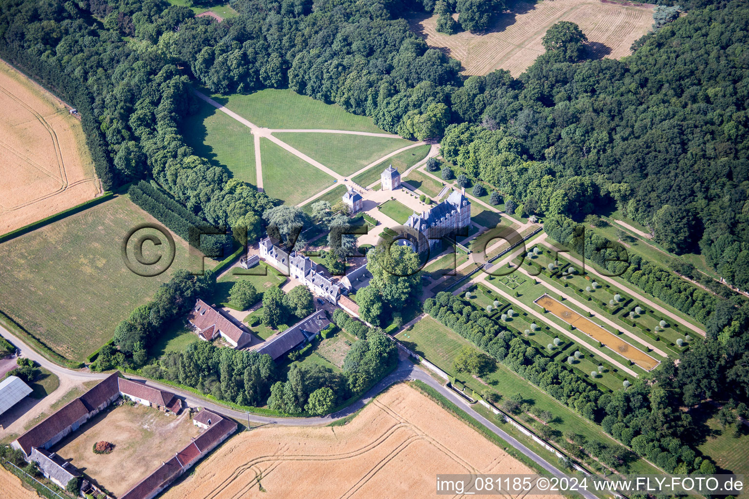 Château du Plessis-Fortia sci à Huisseau-en-Beauce dans le département Loir et Cher, France d'en haut