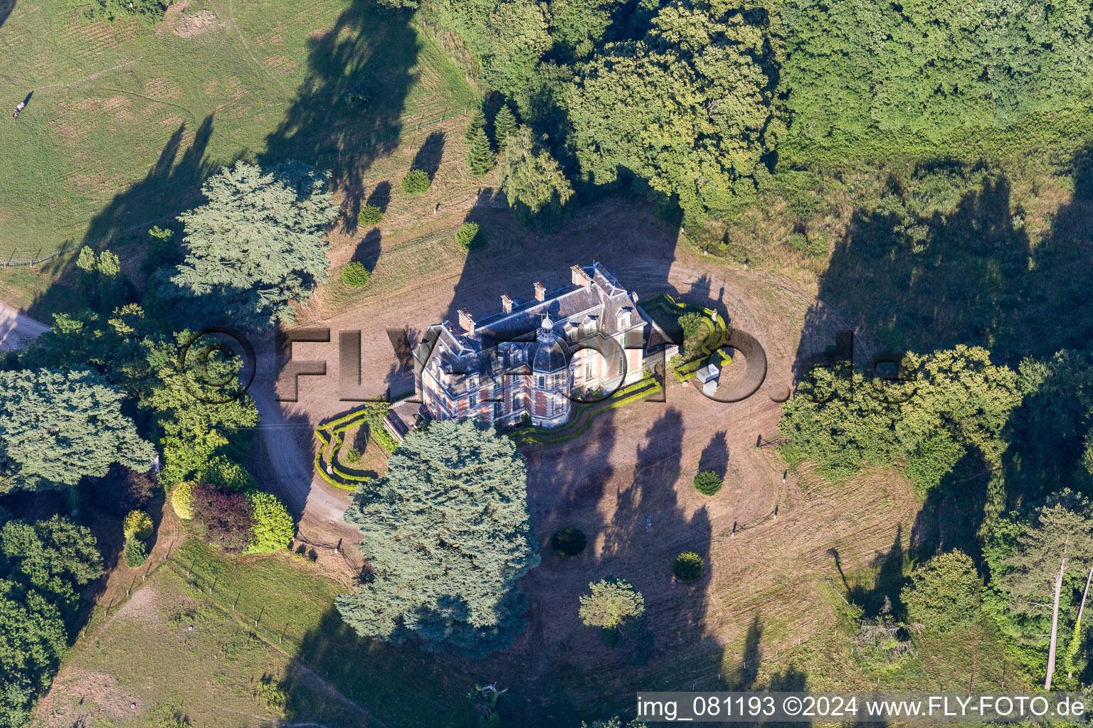 Vue aérienne de Château du Guérinet à Orchaise à Valencisse dans le département Loir et Cher, France