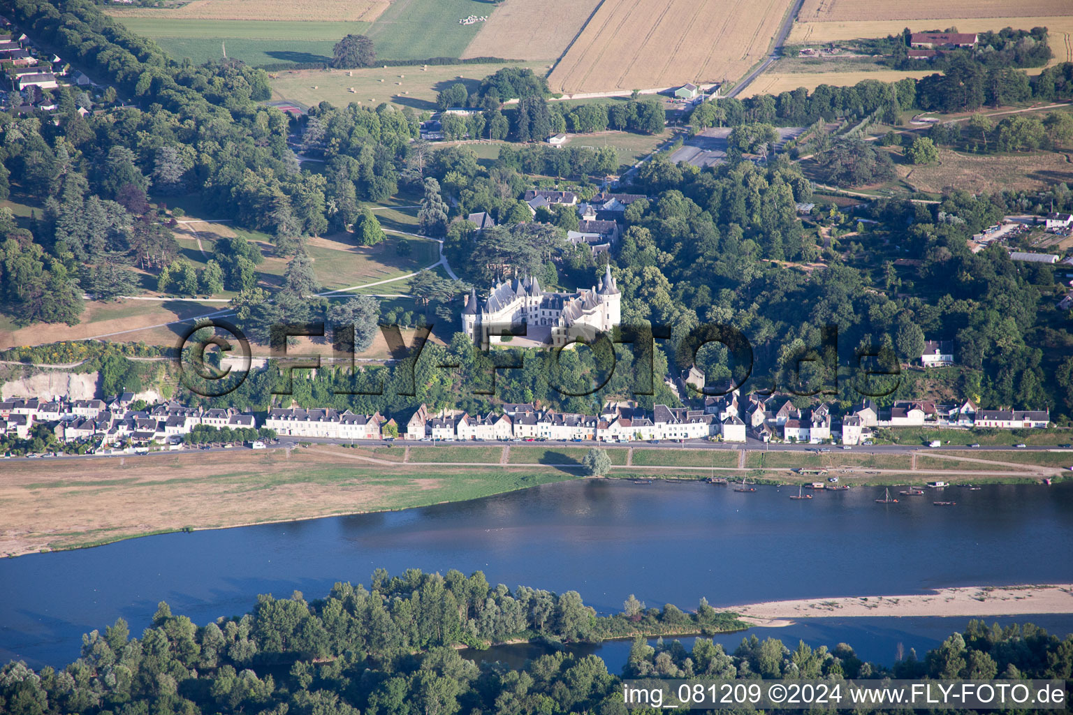 Vue aérienne de Chaumont-sur-Loire dans le département Loir et Cher, France