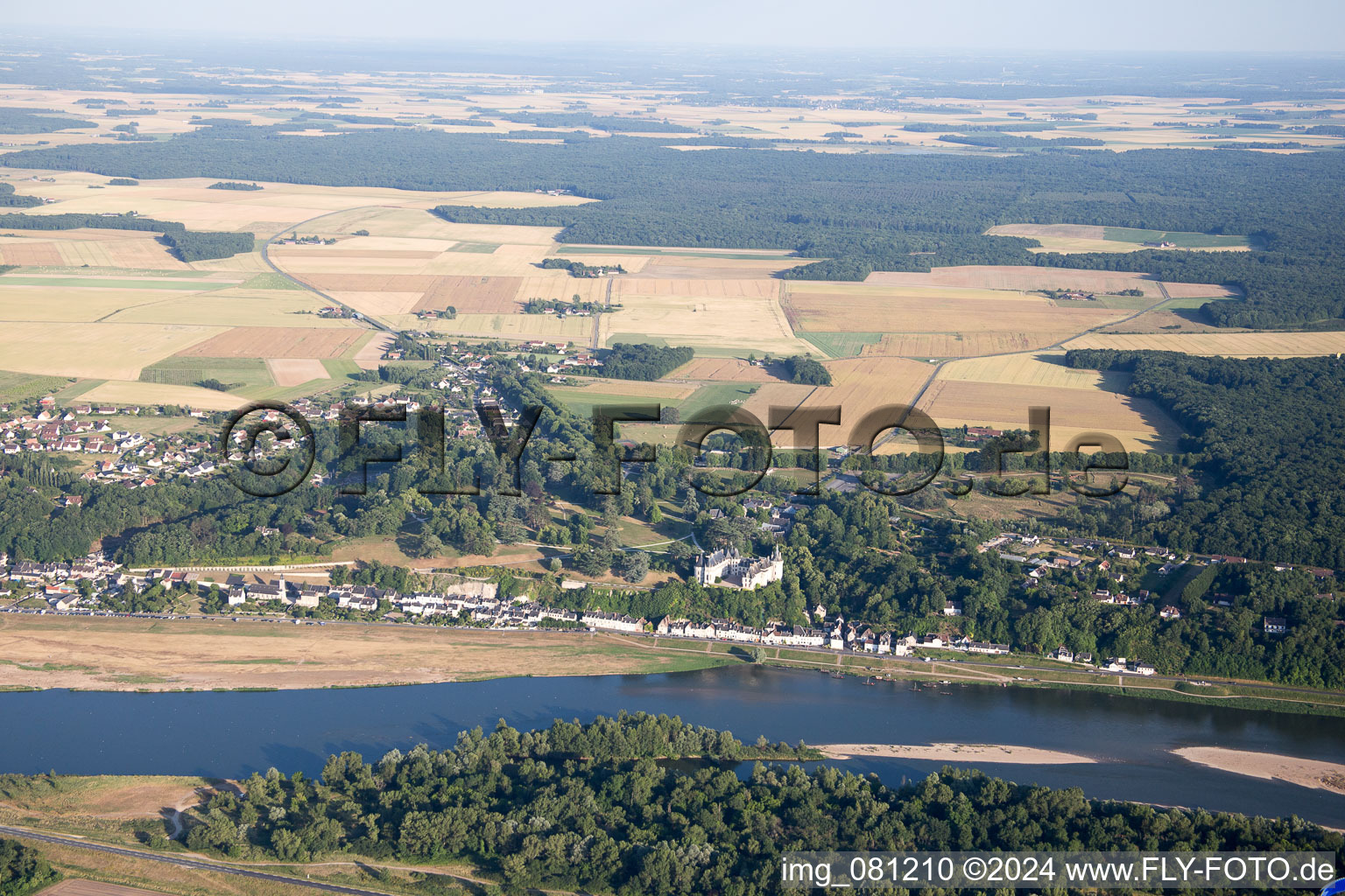 Photographie aérienne de Chaumont-sur-Loire dans le département Loir et Cher, France